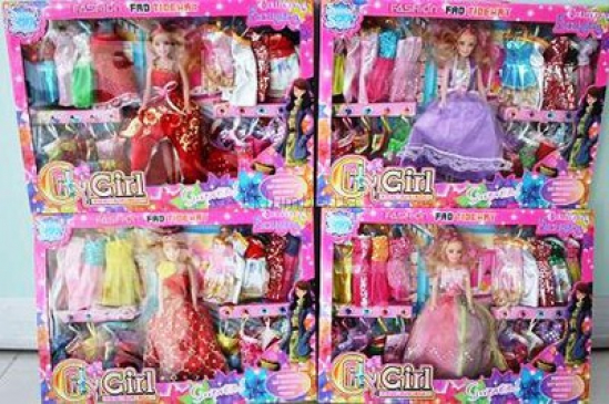 Барби  и набор одежды - фото 1