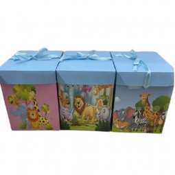 Коробка подарункова картонна «Madagascar» розмір 22-22 см R91085-SS