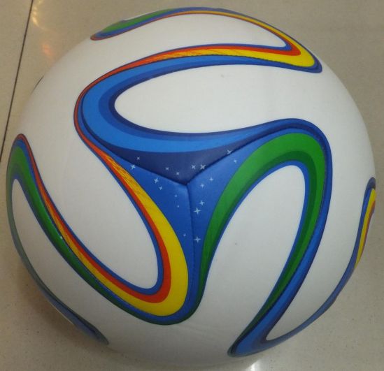 Мячик футбольный для игры 4 цвета - фото 1