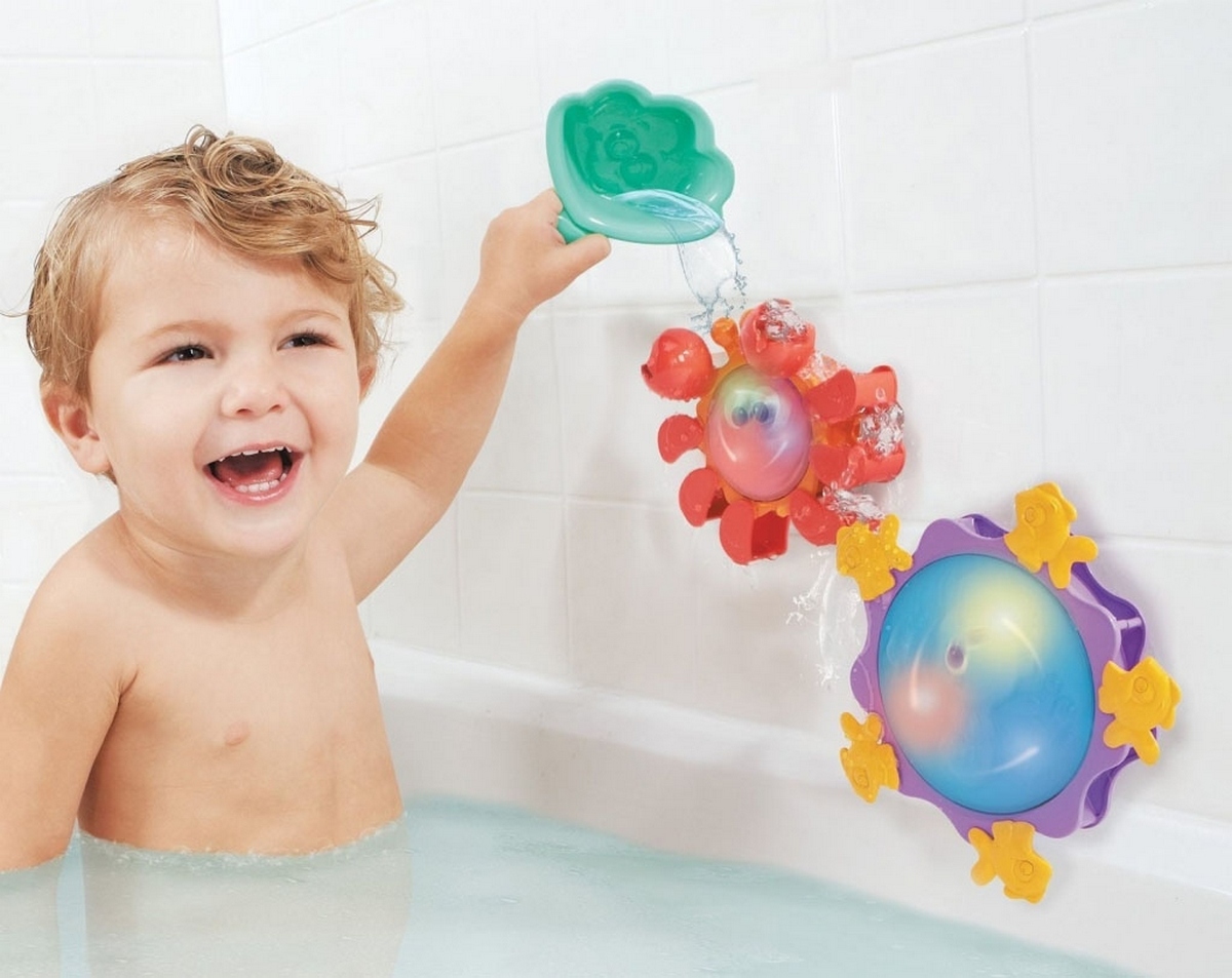 Игрушка для купания в ванне. Игрушка для ванны. Детские игрушки для ванной. Игрушки для ванны на присосках. Игрушка для ванной детская.