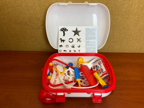 Фото обзор: Набор «Маленький доктор» в чемодане на колесиках с ручкой Технок 4753