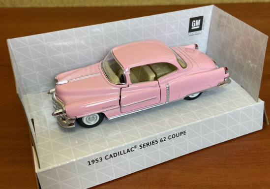 Машинка Kinsmart Cadillac Series 62 Coupe 1953 - фото 4