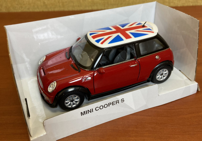 Фото обзор: Машинка Kinsmart «Mini Cooper S 2002» (KT 5059 WF)