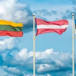 Флаги Литвы, Латвии и Эстонии во время демарша Москве