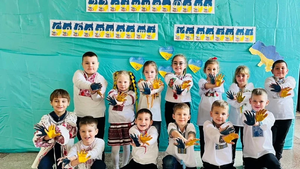 den-sobornosti-ukrainy-dlia-doshkilniat-iak-poiasnyty-prosto-i-prozhyty-razom-c86d