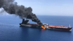Палаючий танкер РФ після удару ЗСУ в Азовському морі
